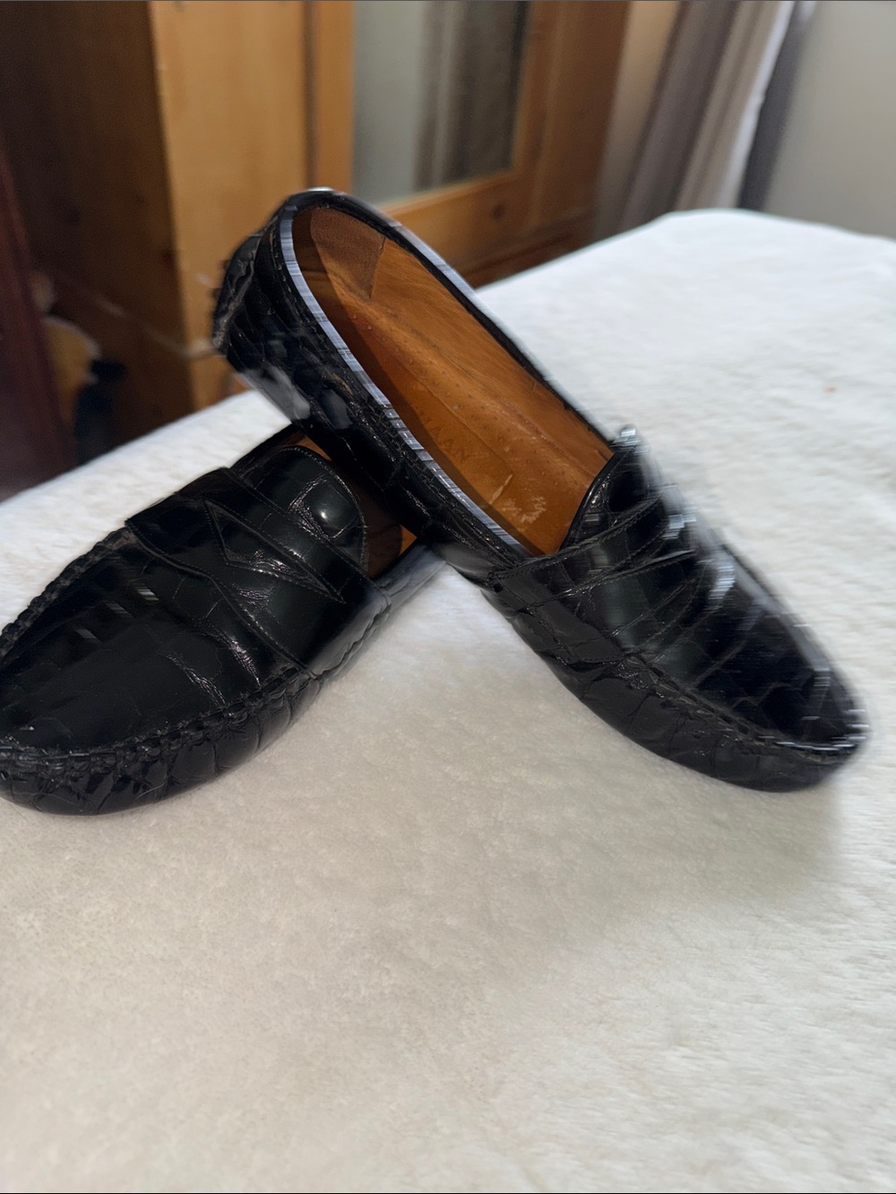 Ladies Black Croc-Embossed Penny Loafers